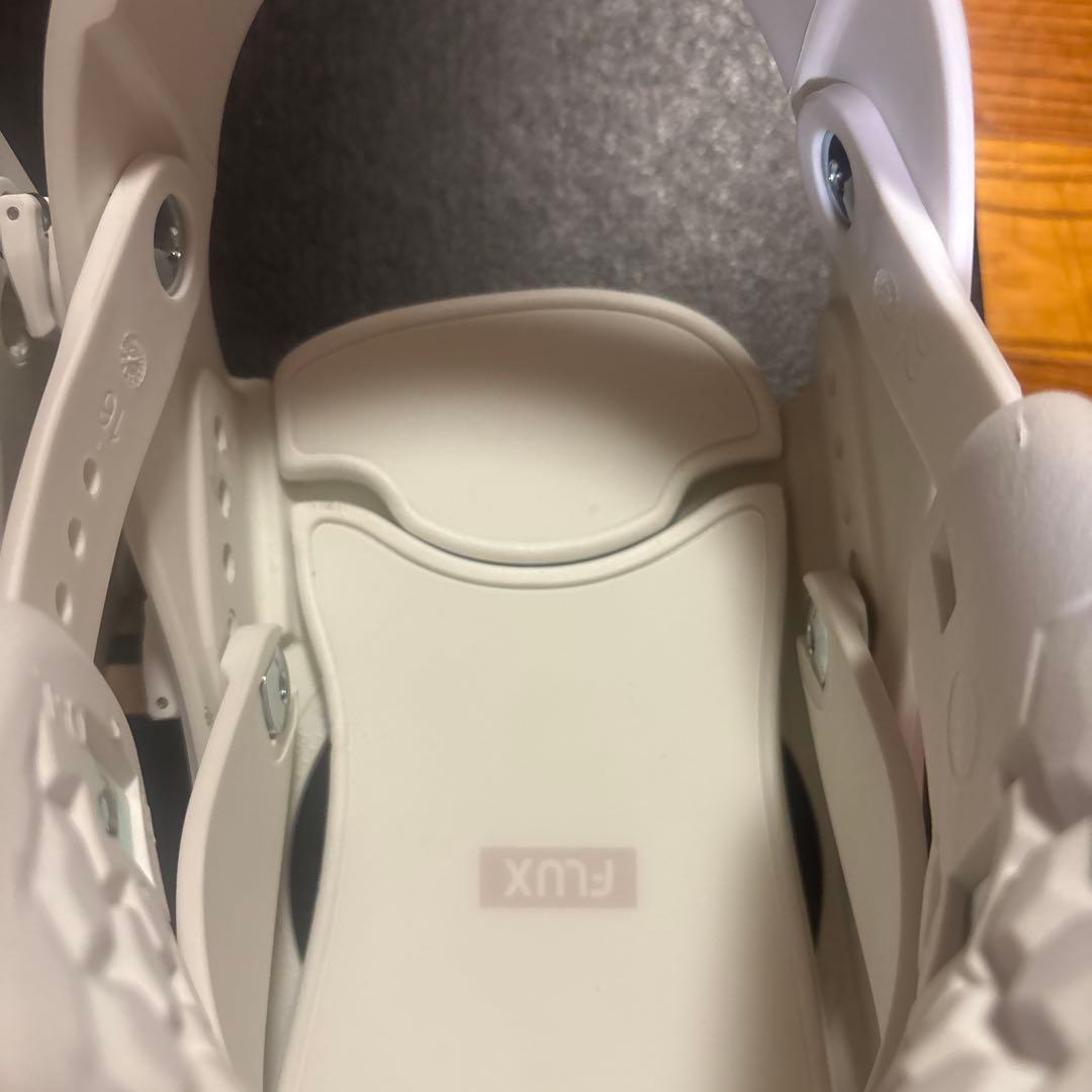 24ー25FLUX ホワイト スノーボードビンディング CV