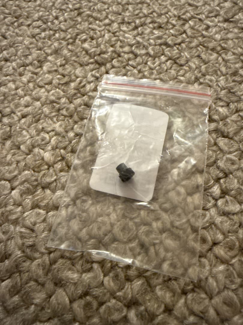 ニコン D90 ジャンク（シャッター固着）修理用パーツ付／バッテリー・充電器付き