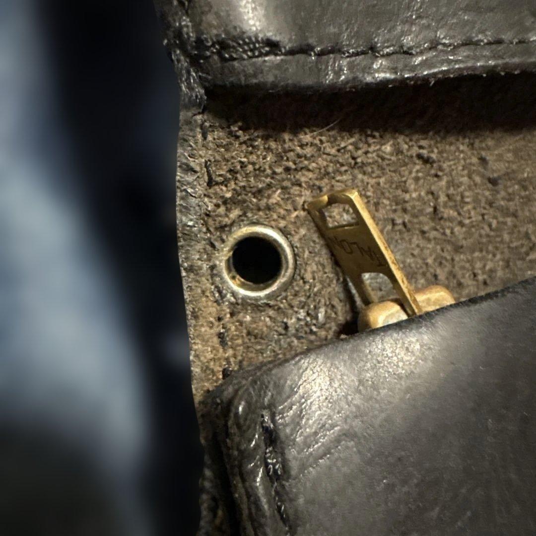 HTC アポロコンチョ レザートラッカーウォレット 42TARON ブラック