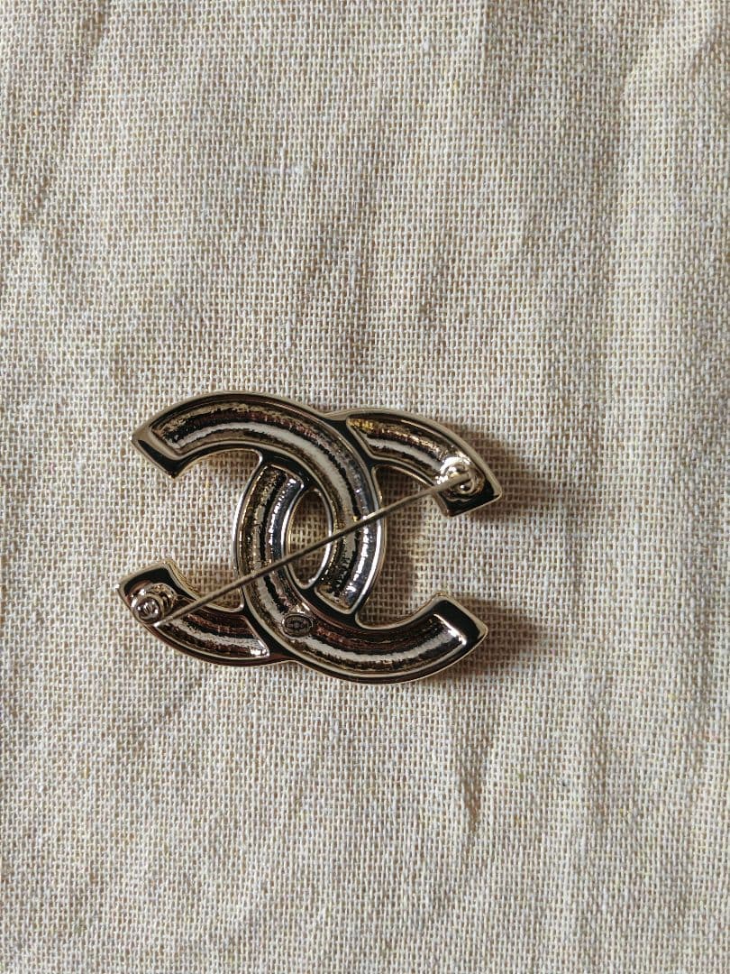 シャネルブローチシャンパンゴールドココマークラインストーン