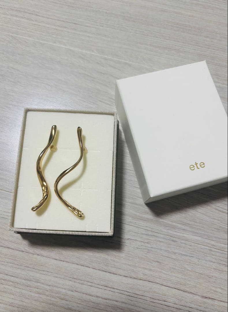 エテ　ゴールド　ピアス
