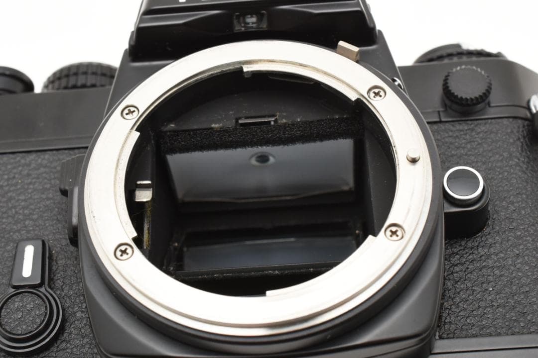 良品 NIKON FE ブラック　フィルムカメラ　モルト新品交換済 N M105