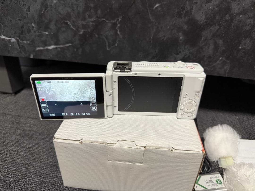 SONY コンパクトデジタルカメラ ホワイト　SONY ZV-1F