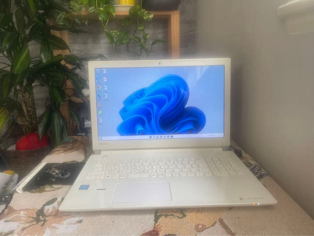 ノ-トパソコン ✨カメラ付き✨すぐに使える Windows11