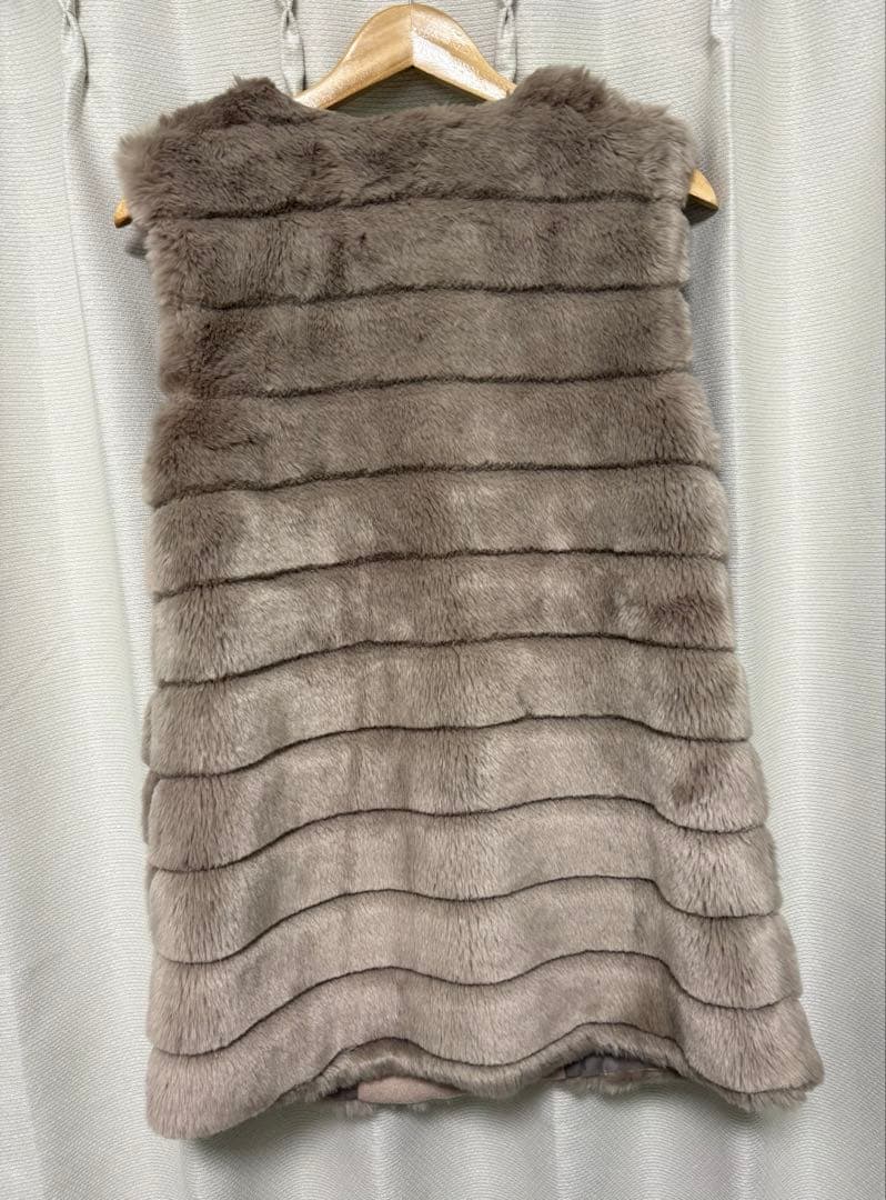 【美品】MOORER社　JAY MAYEN ふわふわエコファー　ダウンベスト