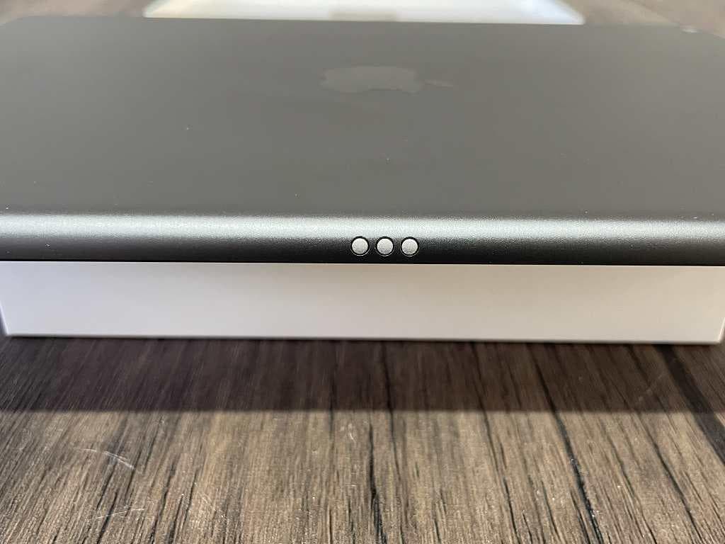 ④【美品】iPad Apple 第9世代　Wi-Fiモデル　64GB