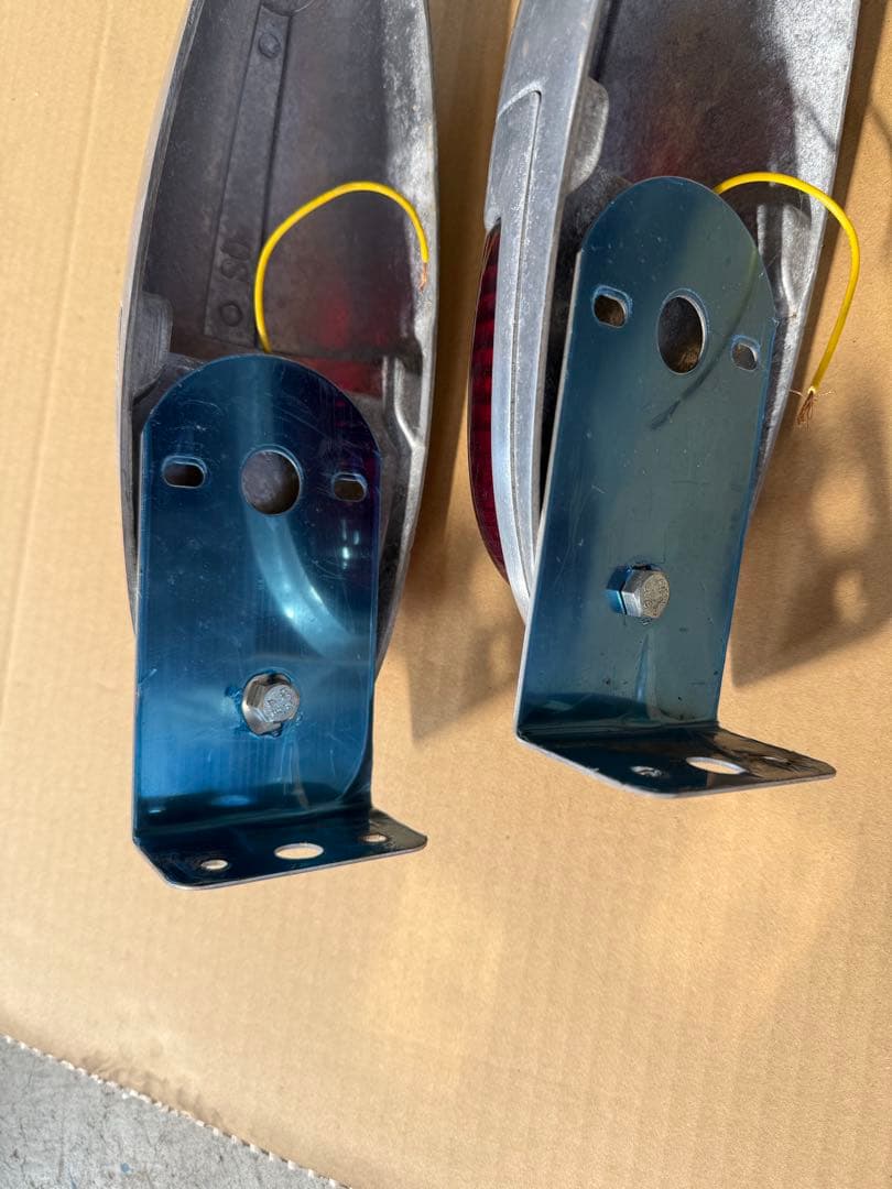 ナマズマーカー　大　2個セット 赤　デコトラ　トラック部品　ステイ付