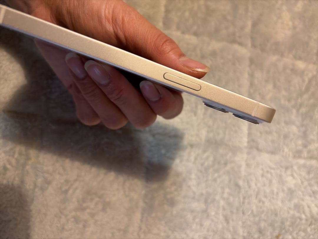 Apple iPhone 13 ホワイト 本体　キズあり　中古