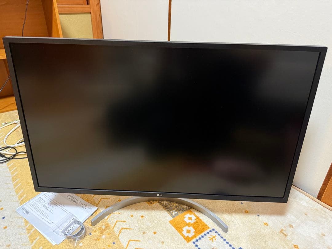 サラダ　LG モニター 31.5インチ4K 32UL500-W