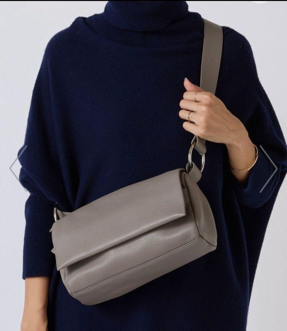 ビアズリー beardsley⭐︎レザーボディバッグ