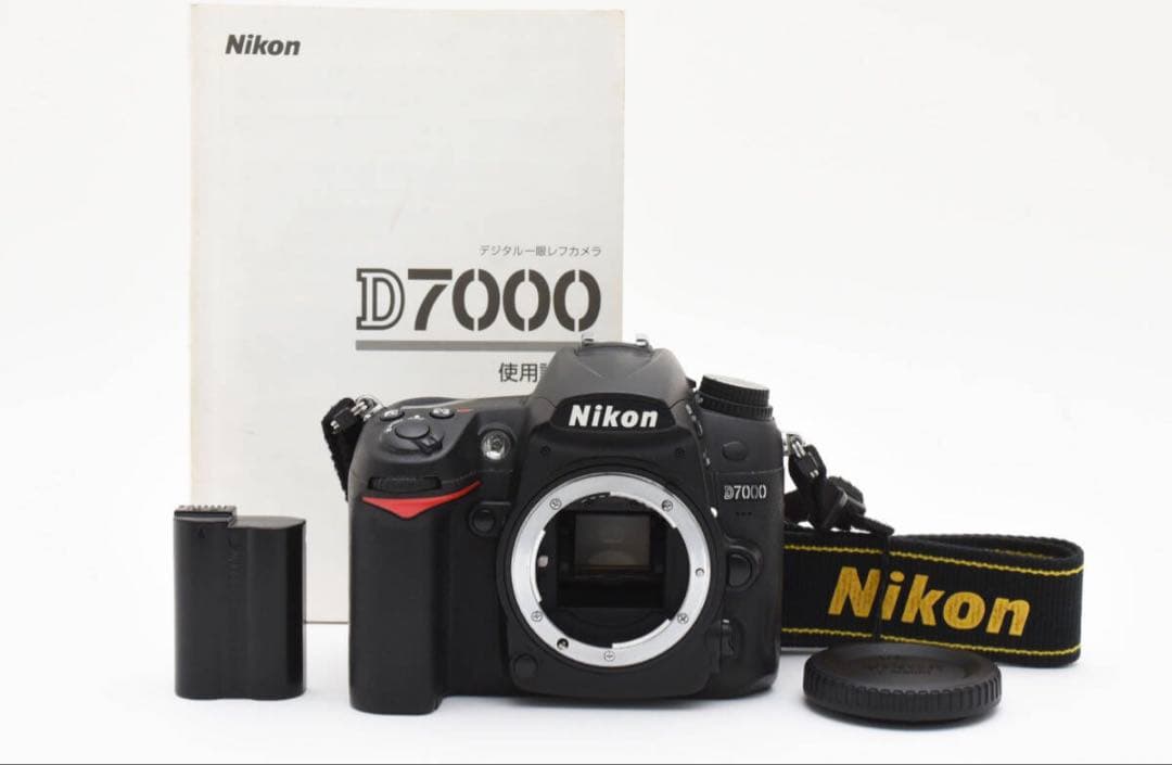 ニコン デジタル一眼カメラ D7000 ボディ 一眼レフ　中古　ストラップ
