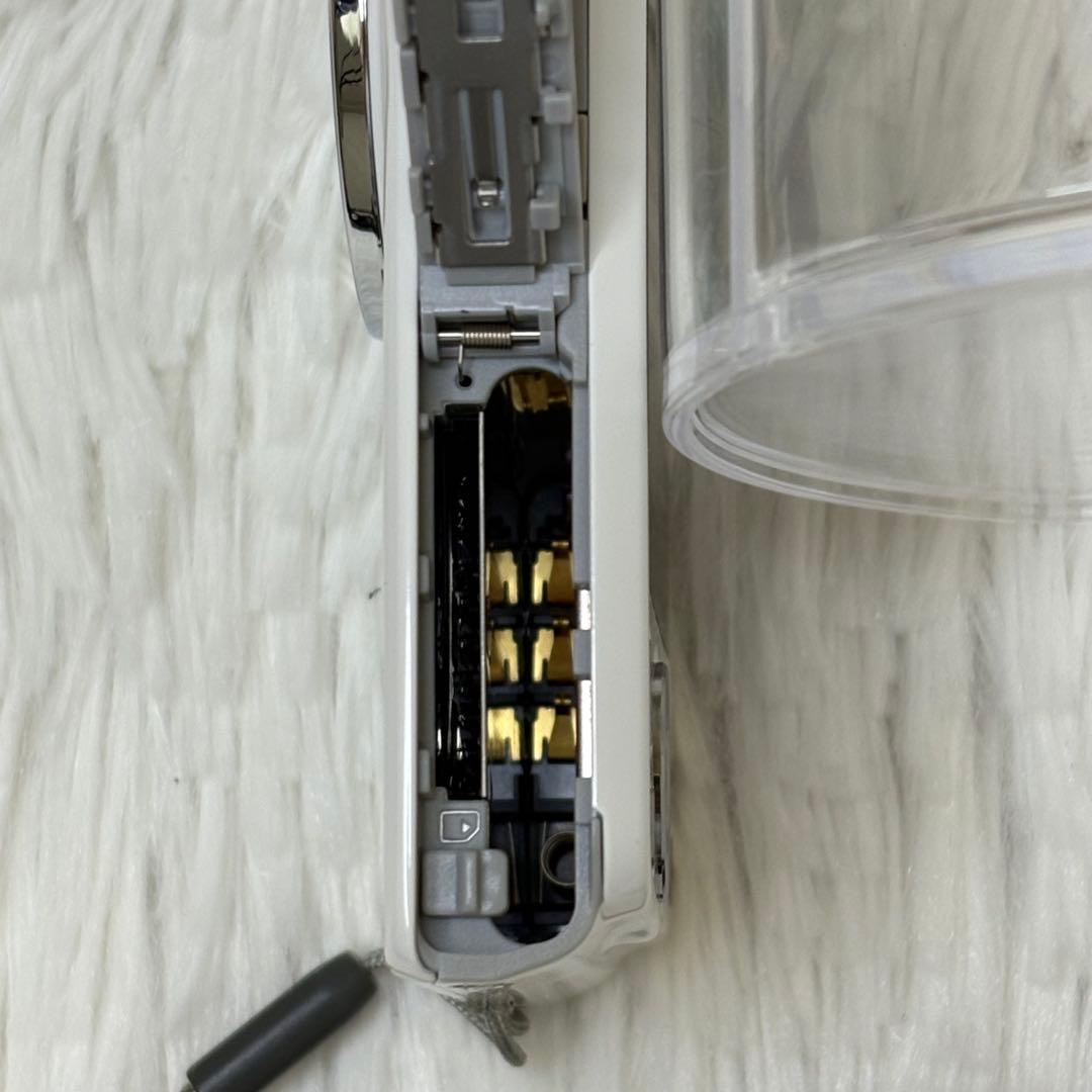 美品　CASIO カメラ　EX-Z770 充電器　ホワイト コンデジ　動作品