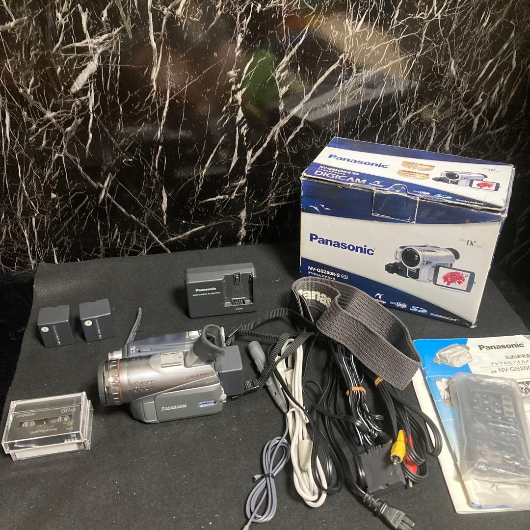Panasonic NV-GS200K-S ビデオカメラ　バッテリー3個