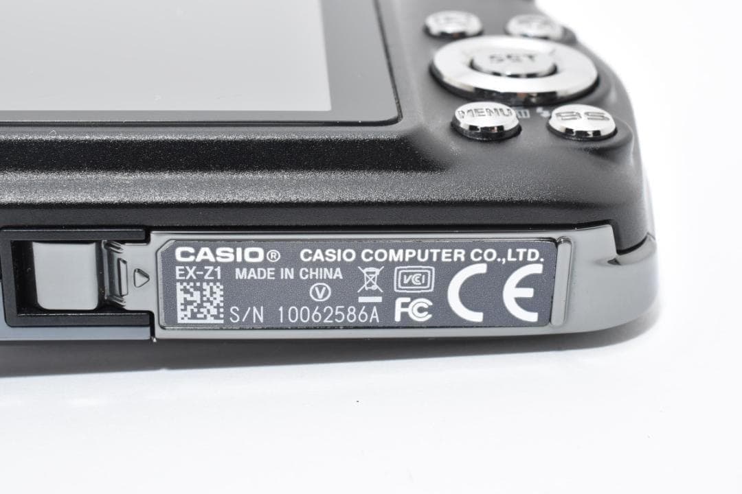 極美品 カシオ　CASIO EXILIM EX-Z1 シルバー ＃Ａ295