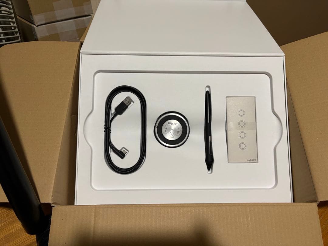 Wacom Intuos Pro Mサイズ PTH-660/K0