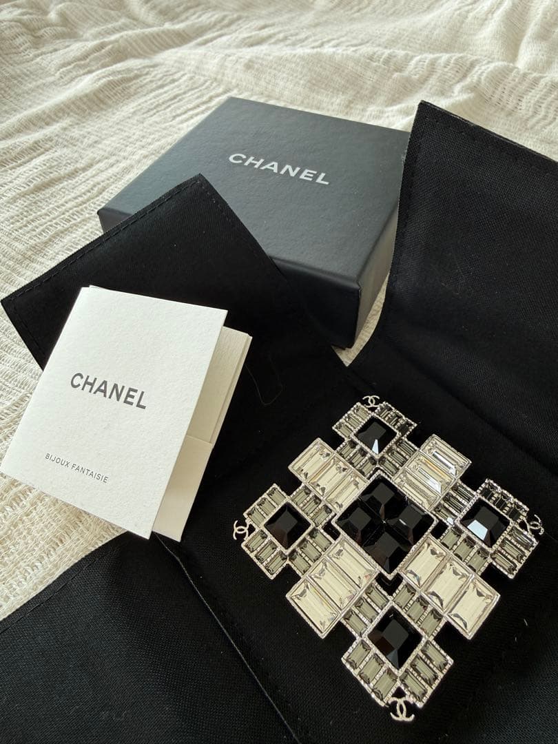 CHANEL シャネル　ビジューブローチ