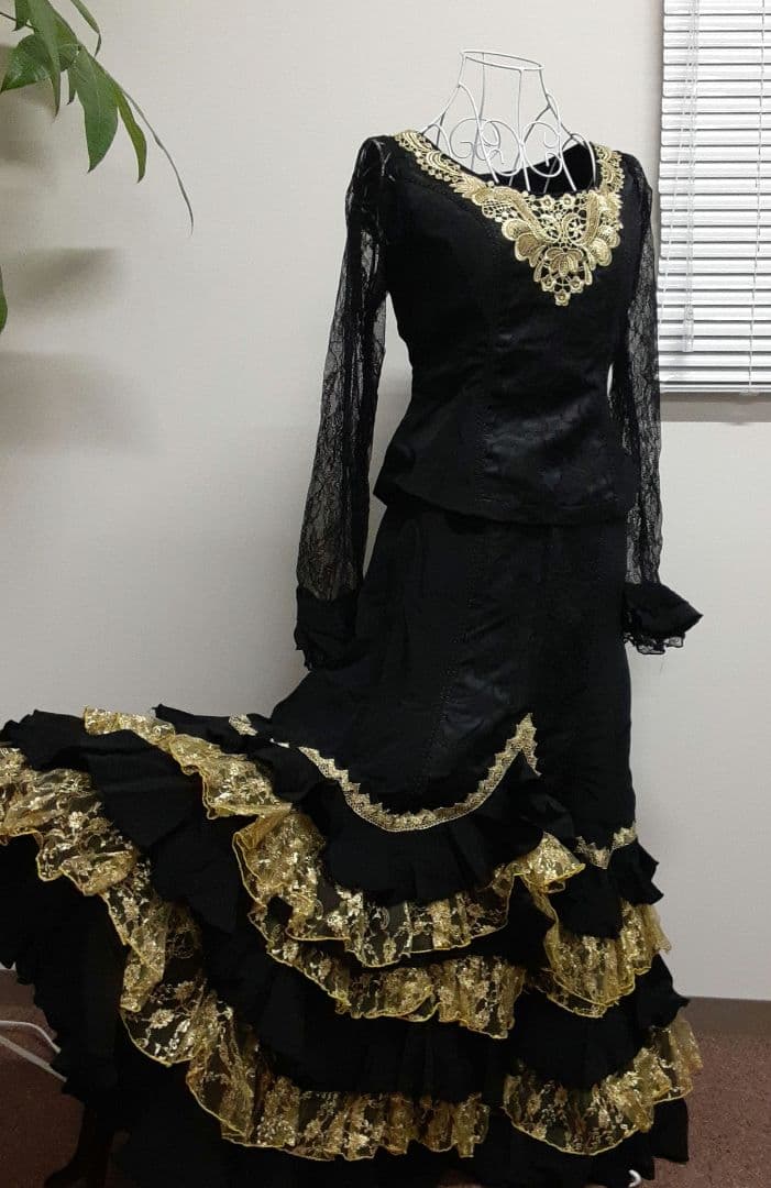フラメンコ衣装　 黒と金
