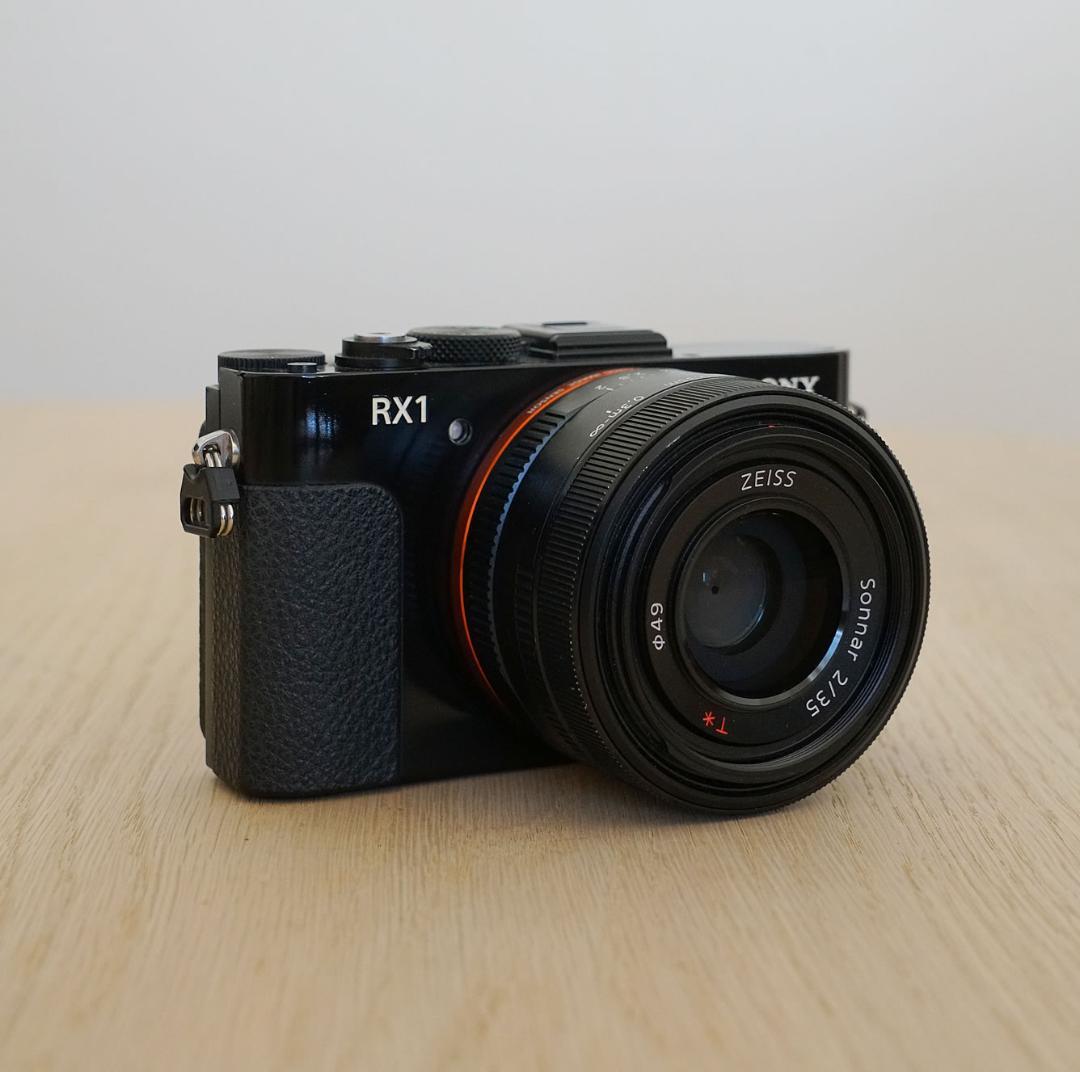 【SONY ／ ソニー】DSC-RX1 ＋ 純正バッテリー３個付