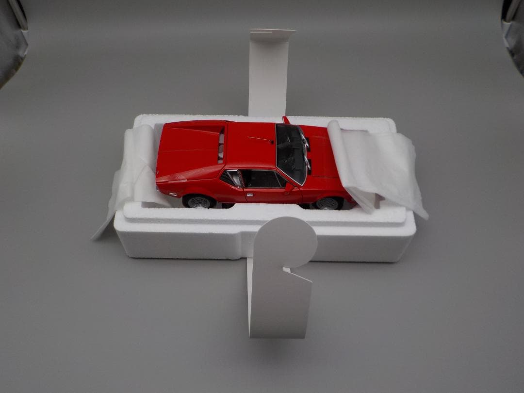 De Tomaso Pnantera L red 1/18 ミニカー