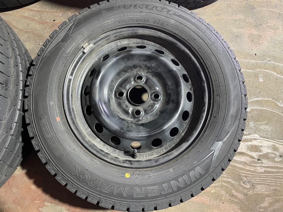 投げ売りトヨタ純正アクア　ヴィッツ　ヤリス175/70R14 バリ山スタッドレス