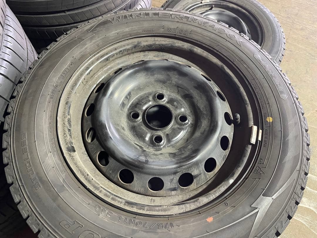 投げ売りトヨタ純正アクア　ヴィッツ　ヤリス175/70R14 バリ山スタッドレス