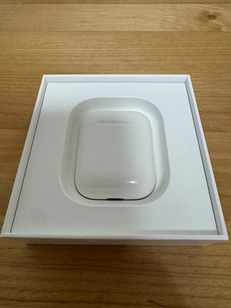 AirPod第2世代本体 ケース、ケーブル付き　A2031