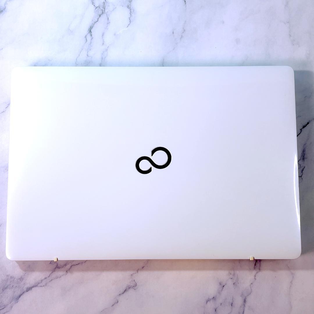 美品☆Corei7・8GB・SSD・Win11・ホワイト・ノートパソコン