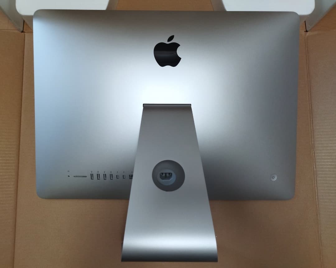 Apple iMac21.5インチ 4K Late2015(訳あり) おまけ付き