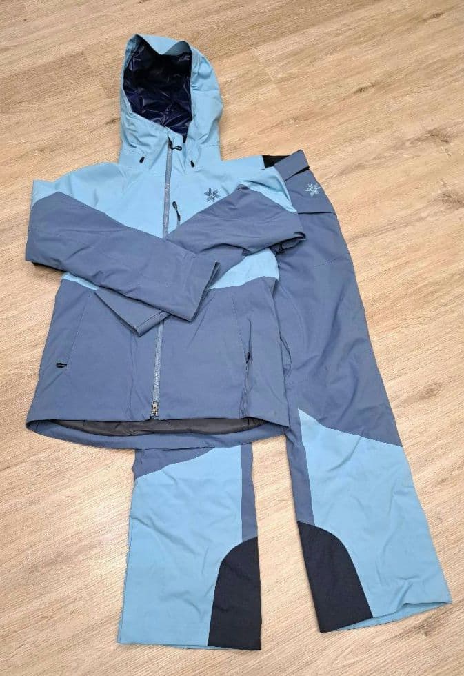 スキーウェア　GOLDWIN　レディース2024-2025モデル　(ジュニア可)