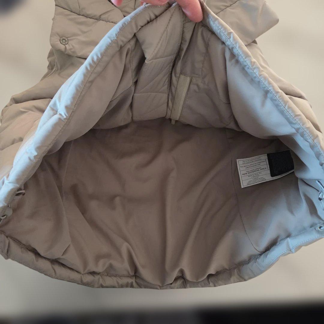 新品未使用　ルルレモン 　ワンダーパフ700クロップダウンベスト　　グレージュ4