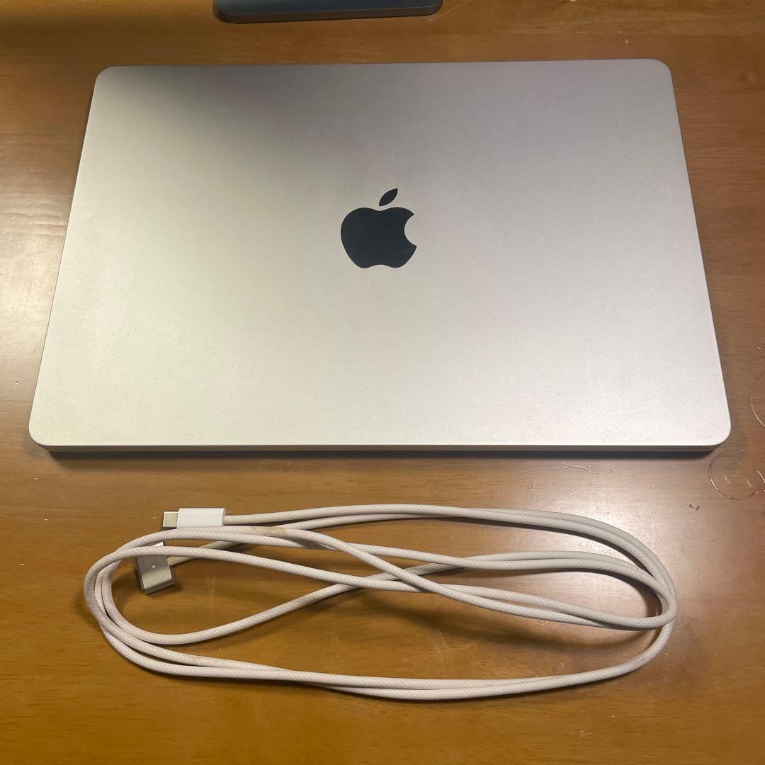 MacBook Air M2 8GB 256GB 13.6インチ スターライト