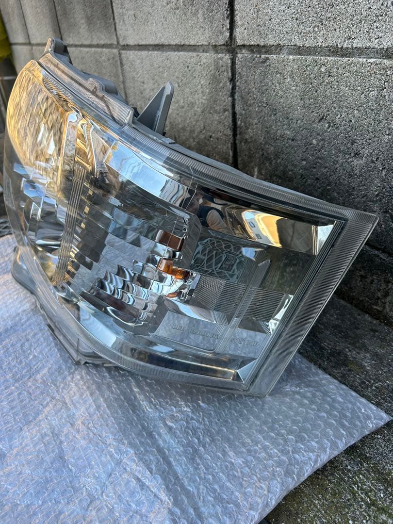 ハイエース　左ヘッドライト クリアレンズ角型 フロント用