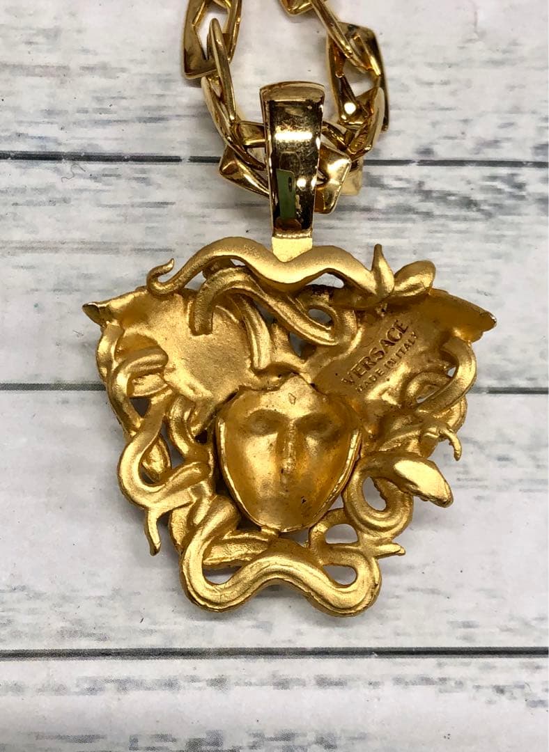 VERSACE ヴェルサーチ ゴールドネックレス　6851