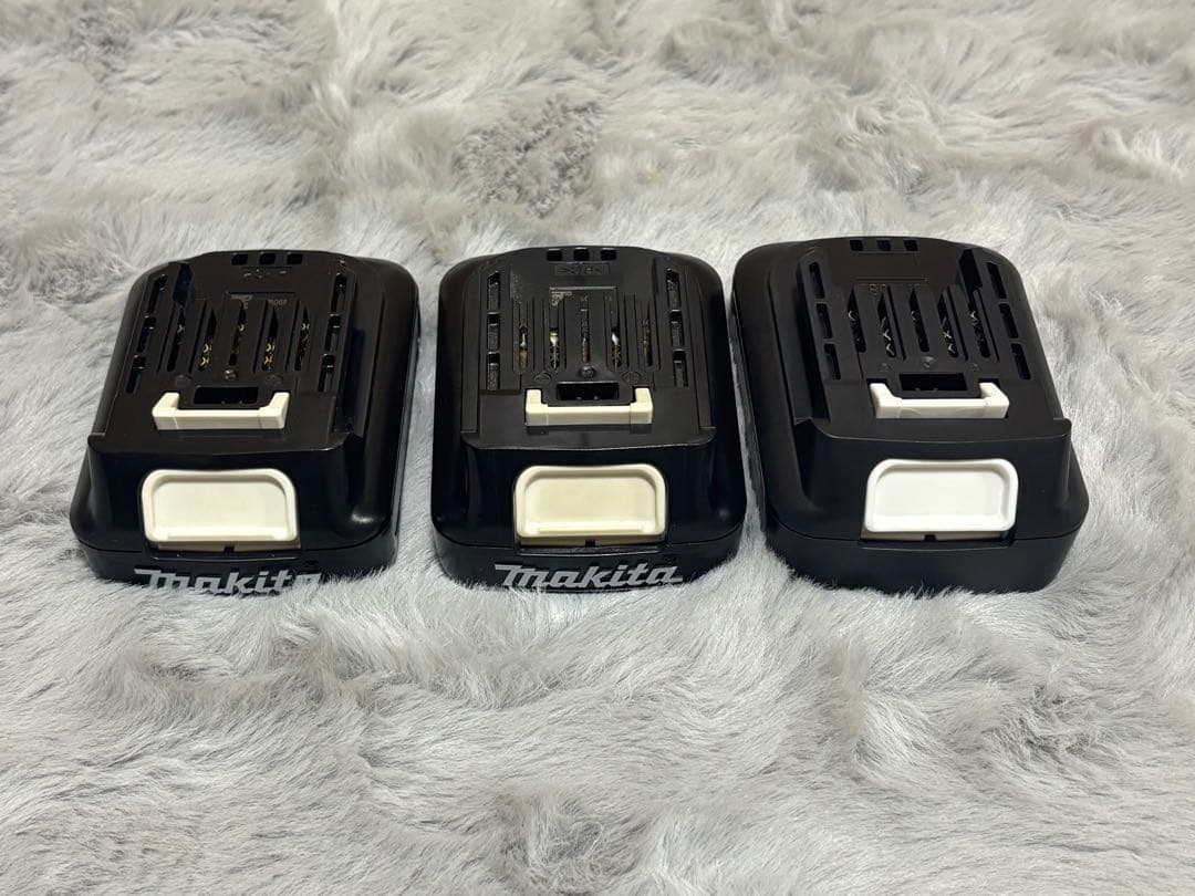 マキタ CL107FD スティッククリーナー バッテリー3個 & 充電器2個付き