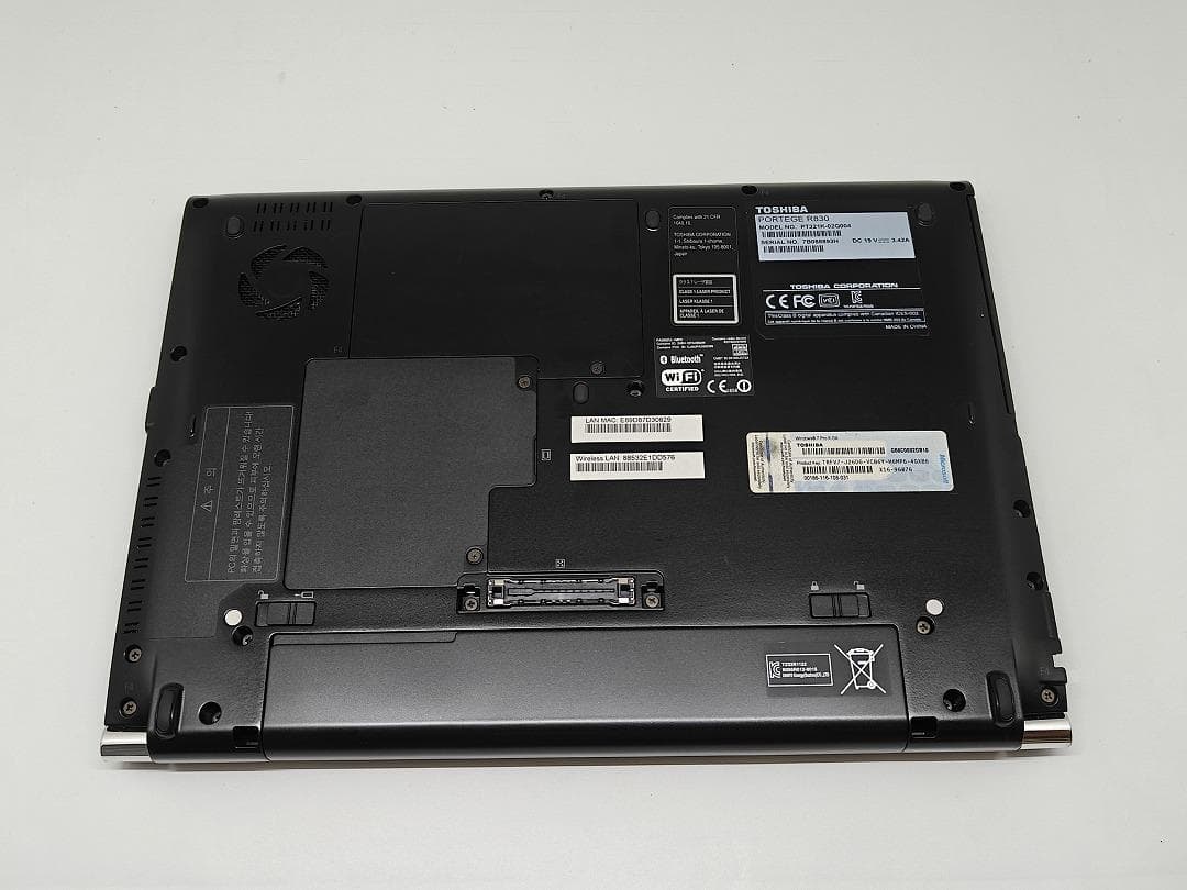 【東芝】爆速 Corei7/新品SSD128GB ノートパソコン 13.3 E1