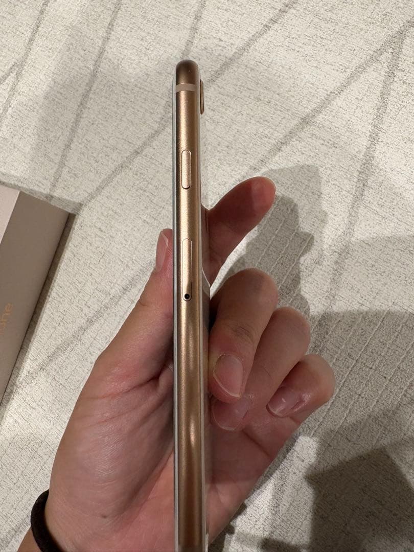 iPhone8 ゴールド　64GB