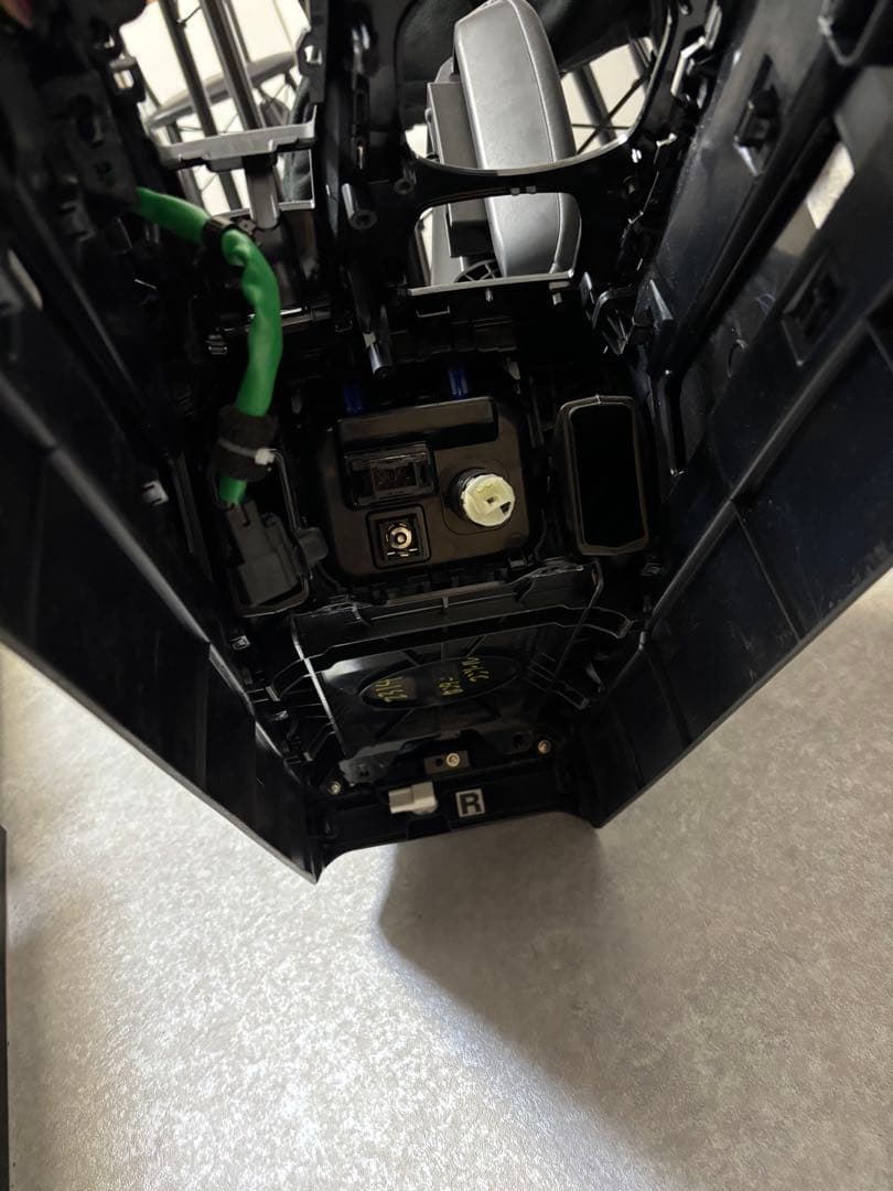 220クラウン rsアドバンス センターコンソール azsh20 ars220