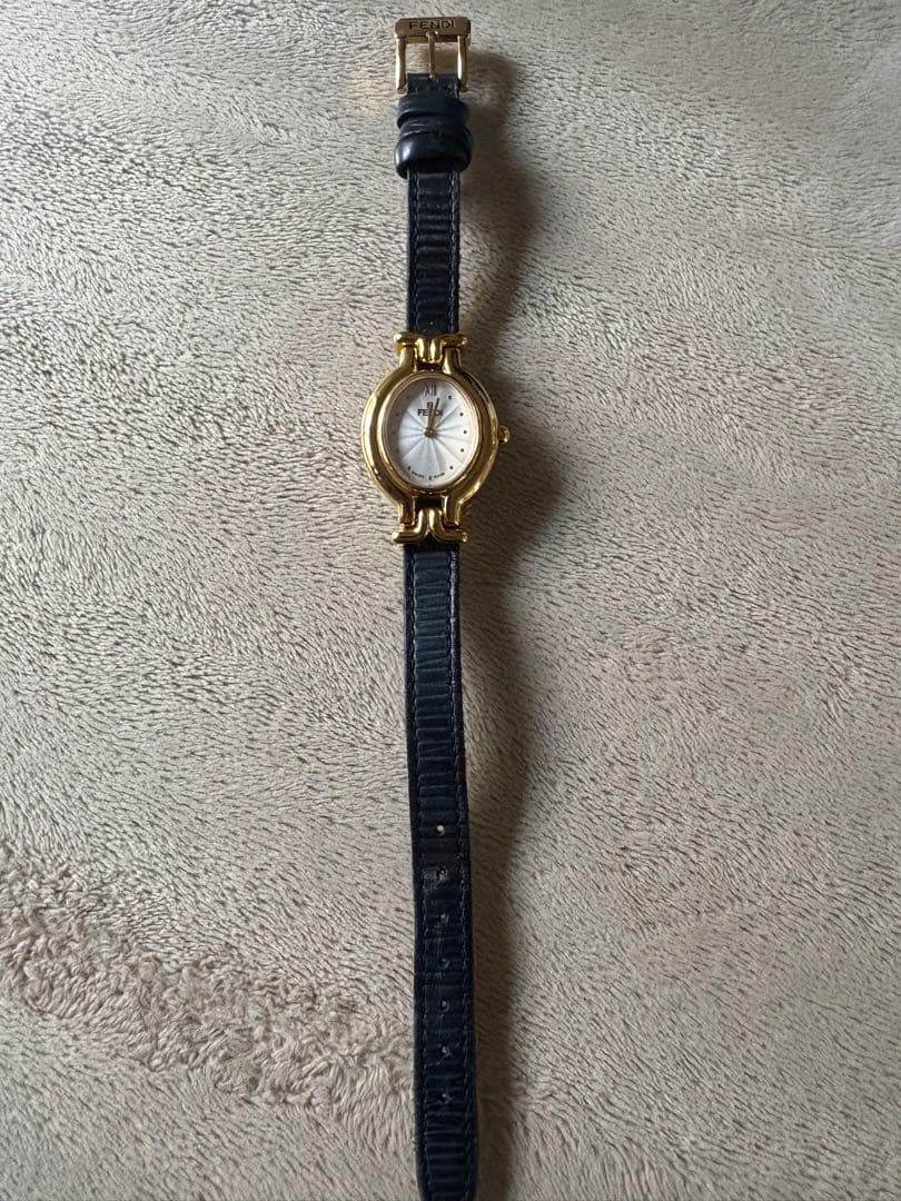 FENDI アナログ腕時計 ゴールド/ブラック