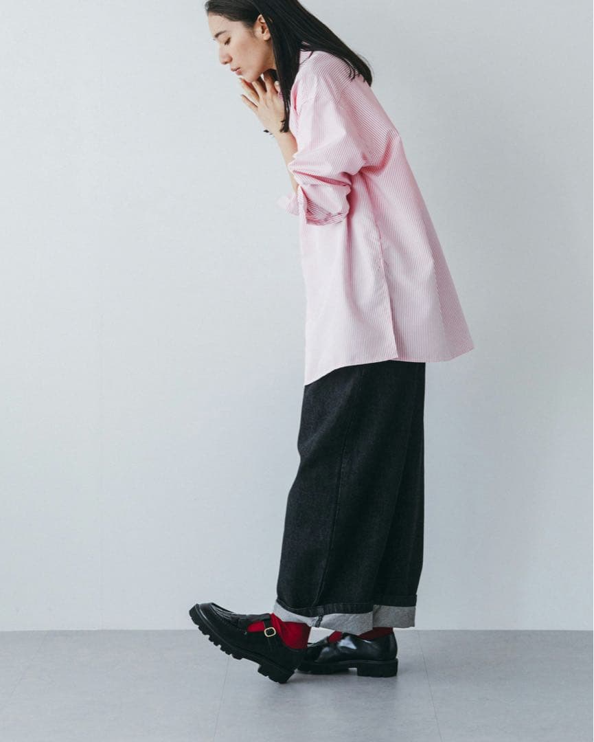 「つま先踊る、大人の相棒」こだわりソールのTストラップシューズ