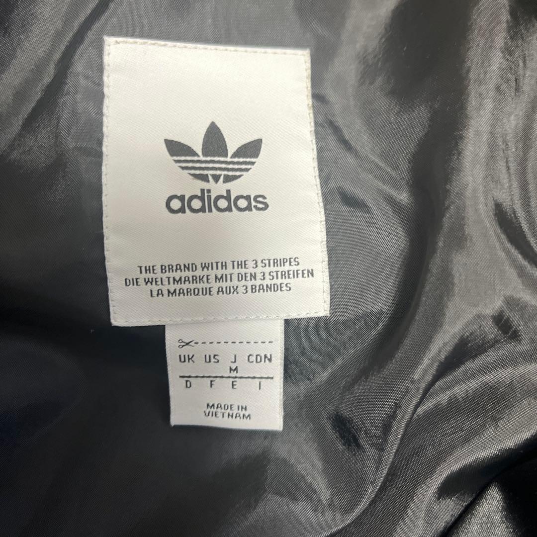 adidas コーチジャケット　サテン