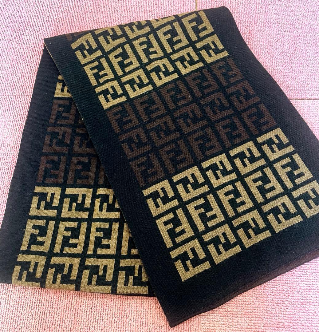 FENDIリバーシブル　ユニセックス　マフラーストール