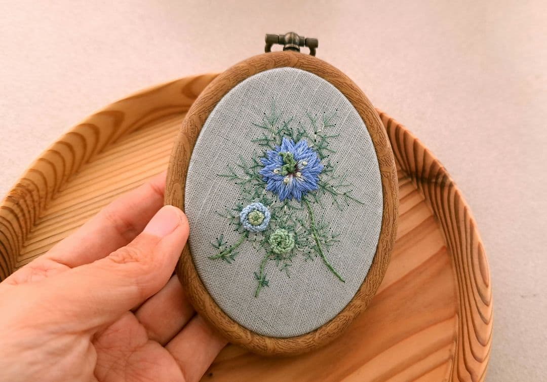 【専用】ハンドメイド　刺繍フレーム　刺繍ブローチ