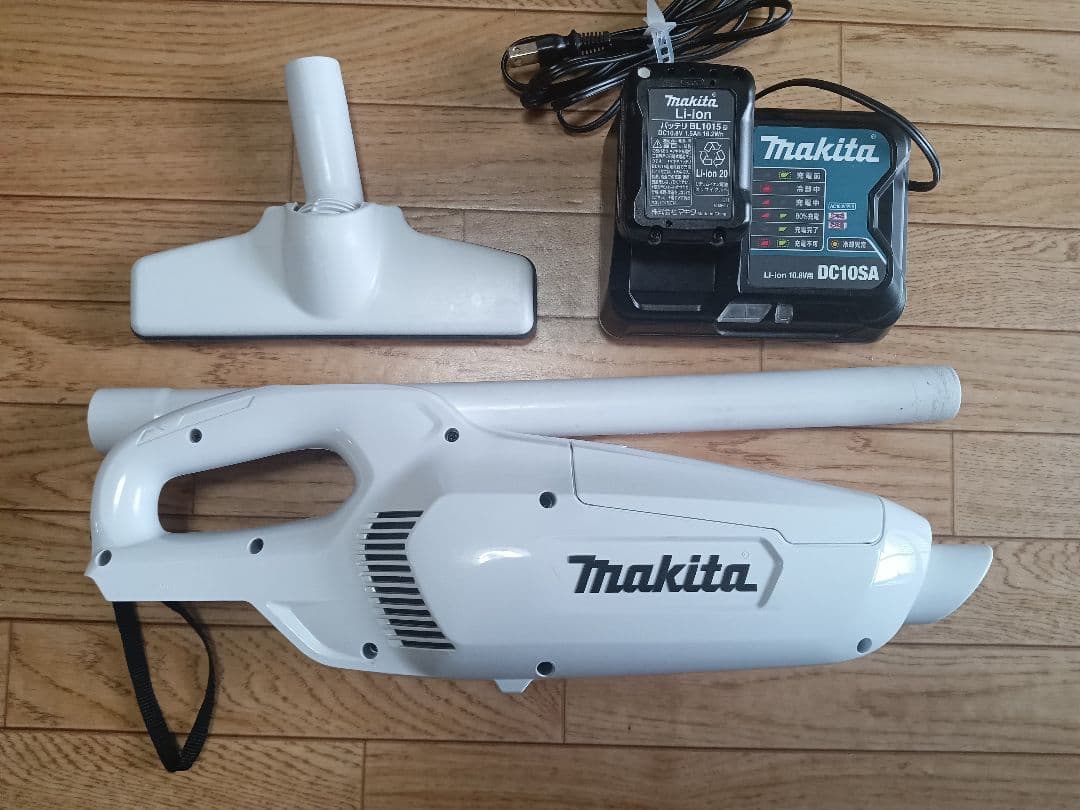 マキタ10.8V充電式クリーナーCL107FD　 バッテリー、充電器付