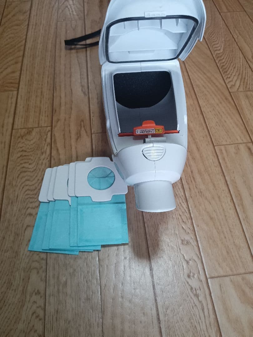 マキタ10.8V充電式クリーナーCL107FD　 バッテリー、充電器付