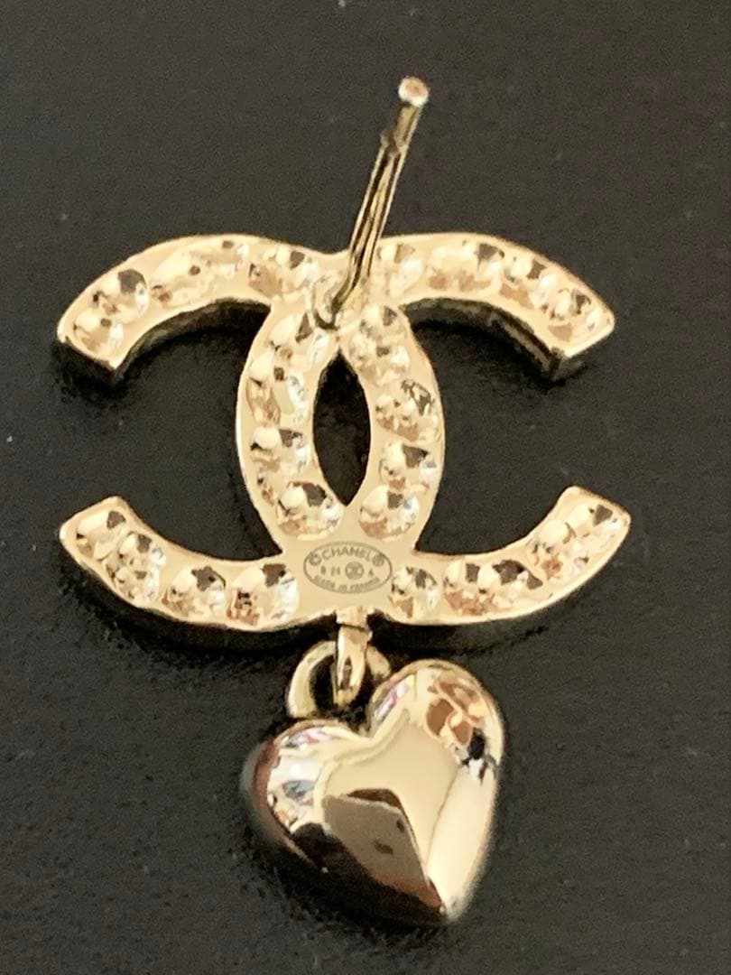 CHANEL 片耳 ゴールドトーン ハートチャームピアス