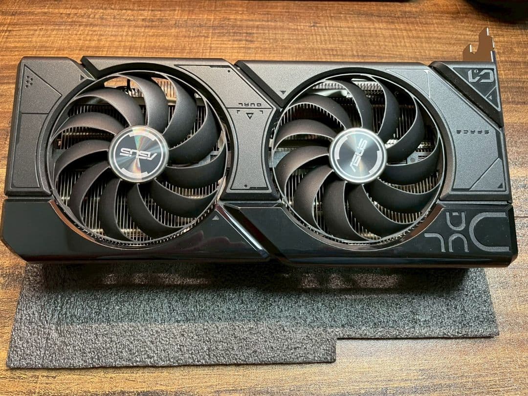 グラフィックボード・グラボ・ビデオカード ASUS Radeon RX 7800 XT OC Edition 16GB