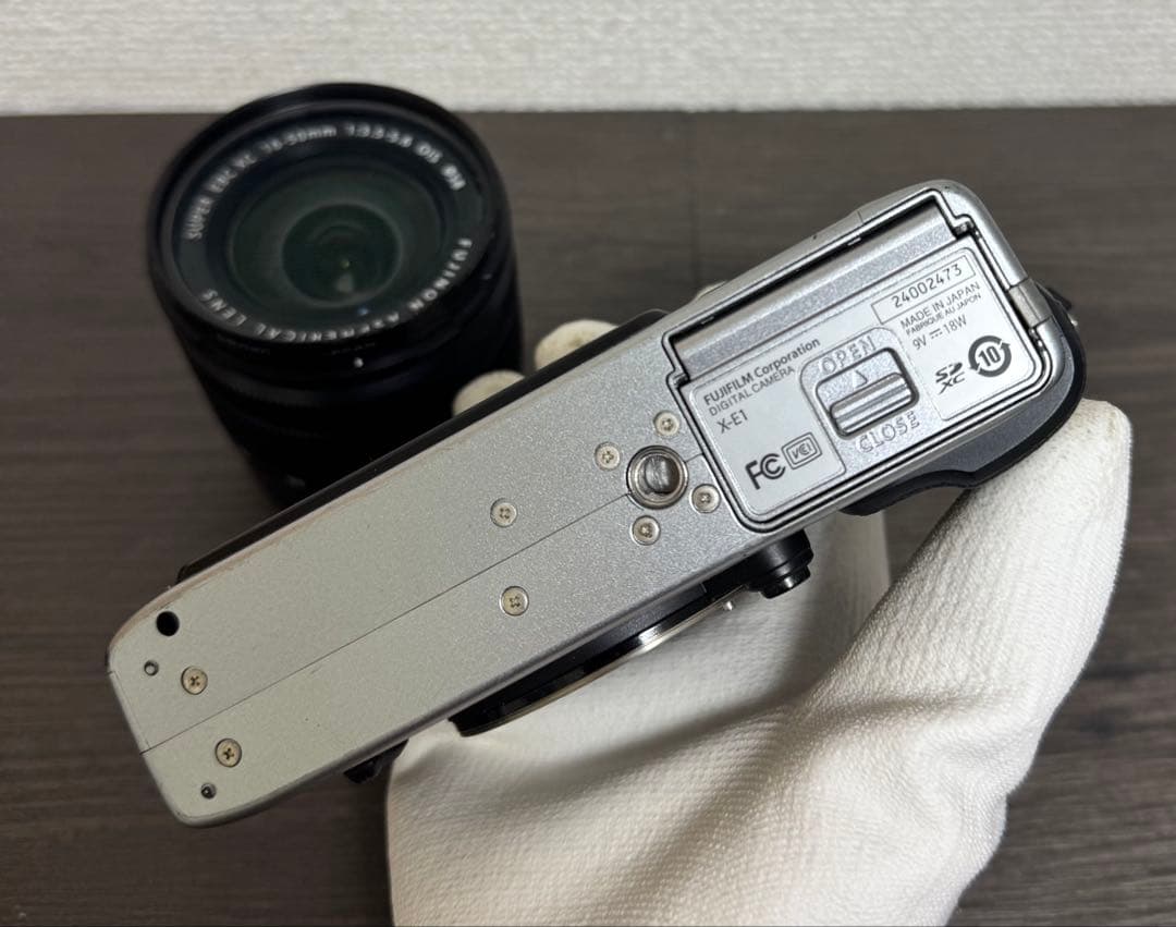 Fujifilm X-E1 シルバー 富士フィルム 【 未確認】
