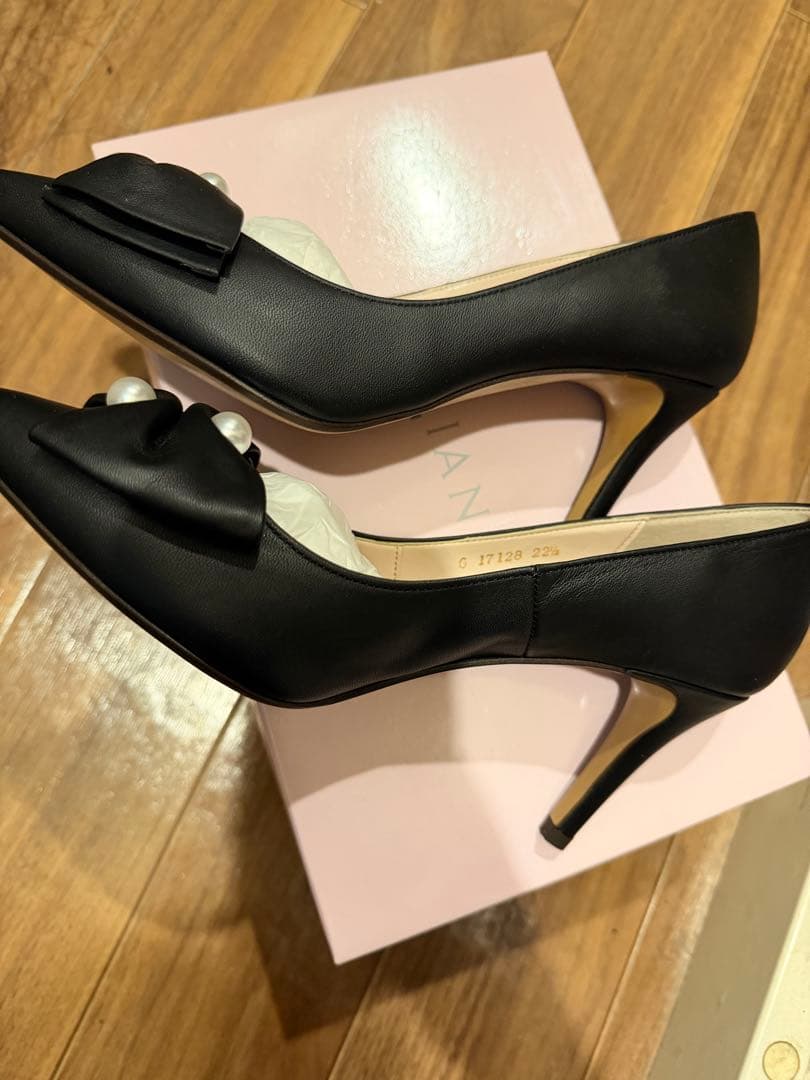 未使用 DIANA 黒 リボン パールパンプス