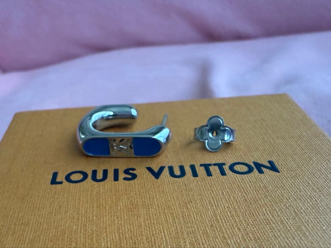 ルイヴィトン ピアス LV ビーズ 2つセット(黄色の丸のついた2つです)