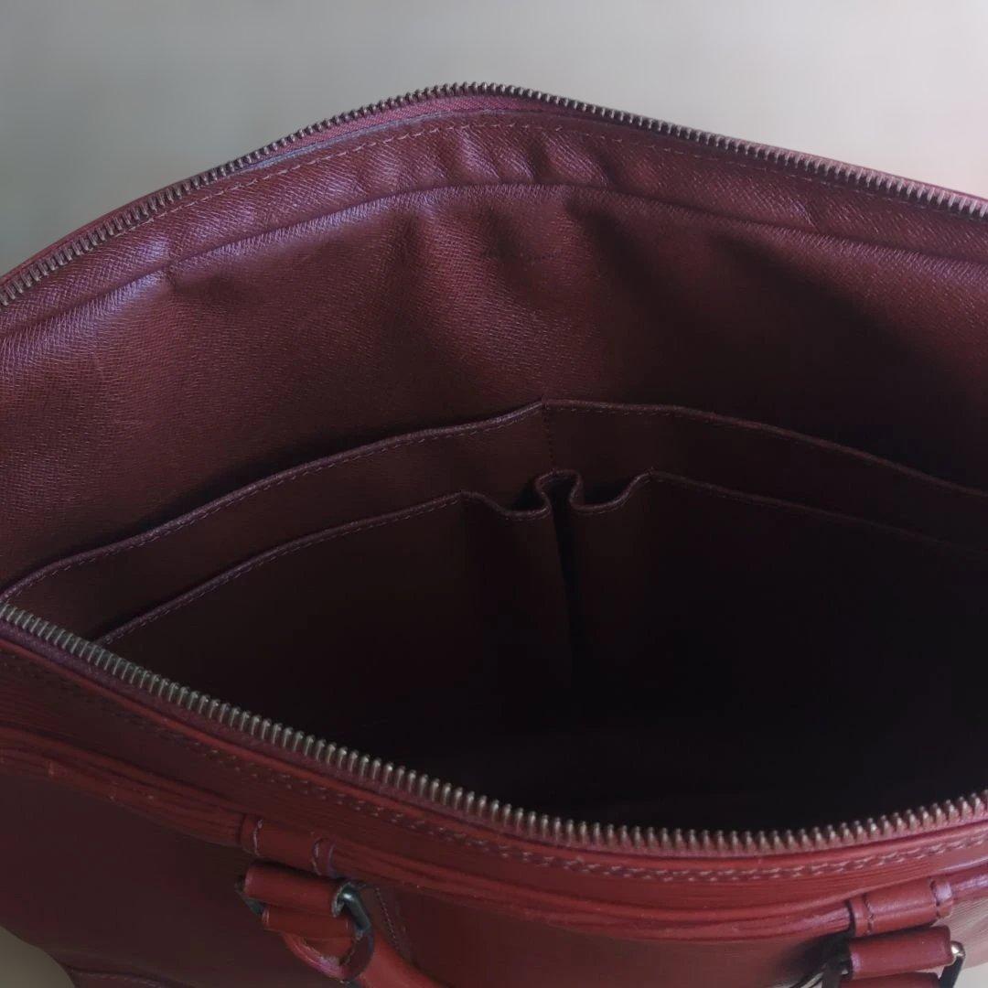 LOUIS VUITTON エピ　ポルト　ドキュマン　ボヤージュ